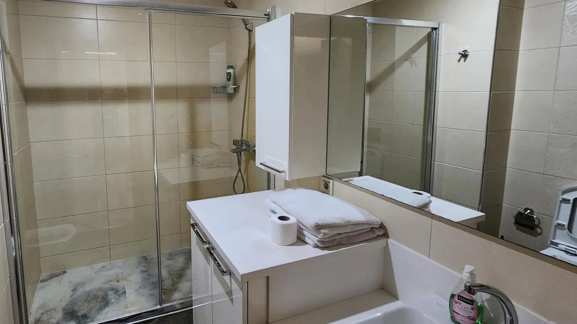 Taksim Square Residence, Two Bedrooms, Pool Sauna Gym Istanbul Apartment
